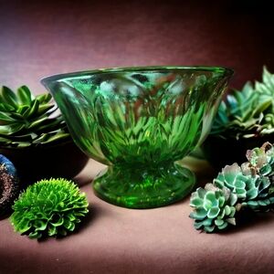 Vtg Anchor Hocking Emerald Green Glass Fairfield Footed Bowl Candy Sauce Compote